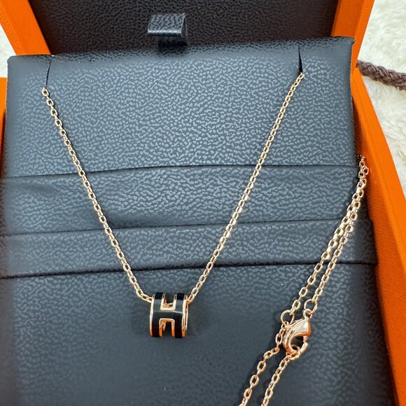 Large black rose necklace from Hermès. - Picture 5 of 5